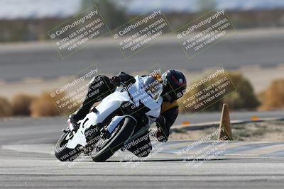 media/Nov-16-2025-Race Pace (Sun) [[8c5fa54630]]/Non Verified Riders (1st 20 Minutes)/1-Turn 14 (10am)/